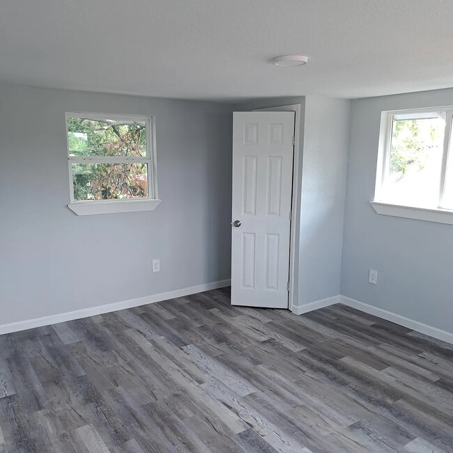 Foto del edificio - Room in House on Hicks Ave