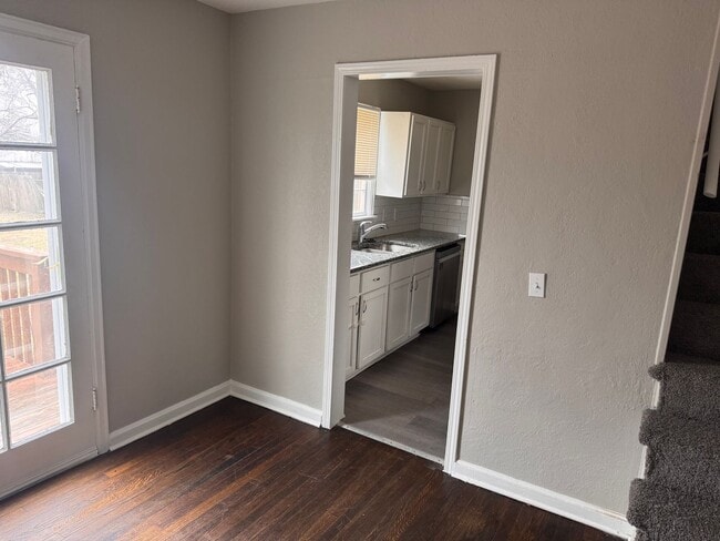 Building Photo - Cute Two Bedroom Home