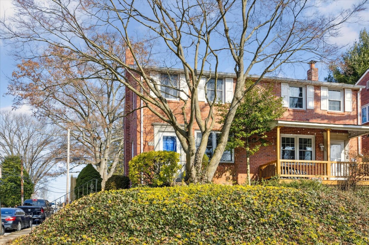 Foto principal - 3B/1.5B Twin in West Chester Borough!