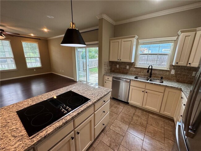 Building Photo - 626 N Tennyson Ln