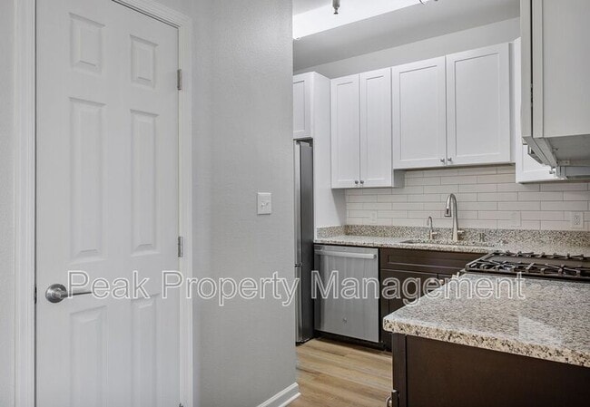 Building Photo - 830 Brassie Ln