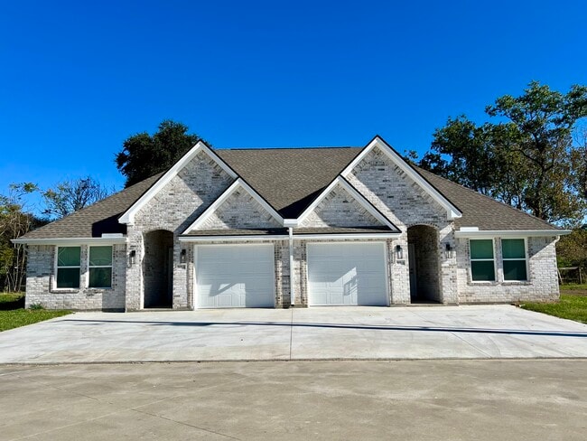 Building Photo - 565 S 28th St