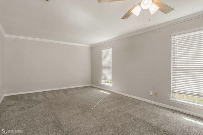 Building Photo - 10120 Carlsbad Dr