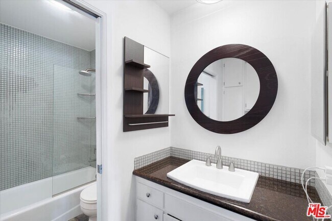 Foto del edificio - 968 Larrabee St