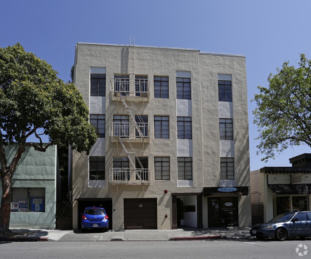 Foto principal - 5916-5920 College Ave