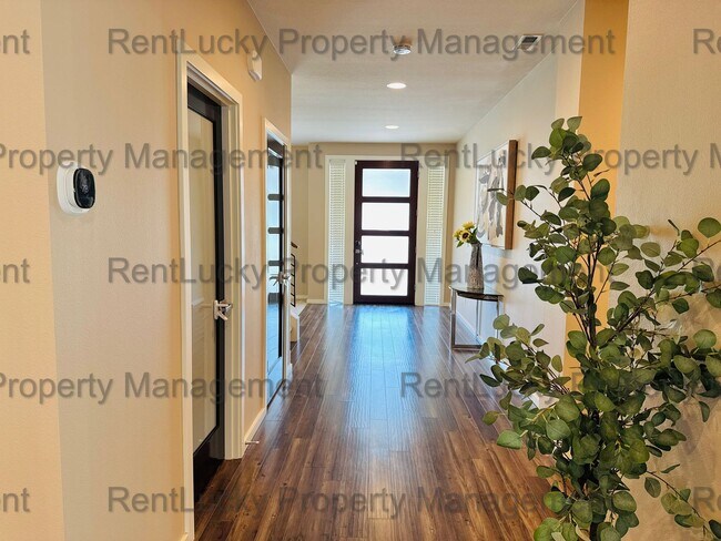 Foto del edificio - Stunning MainVue Home at Vista Pointe