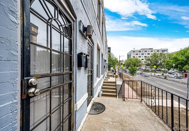 Building Photo - 121 E 8th Ave