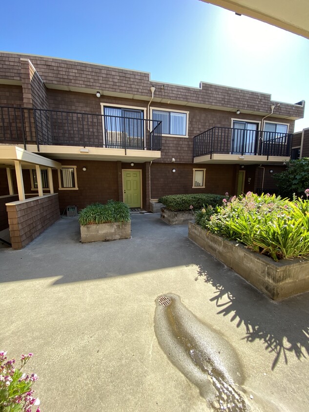 Entrance from Courtyard - 514 Grand Ave