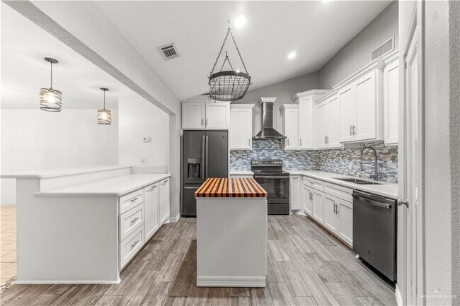 Building Photo - 41 Palm Valley Dr E