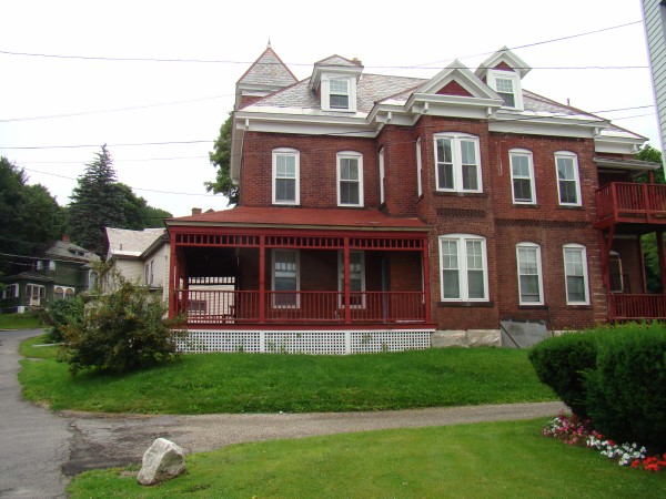 Victorian House - 278 E Main St