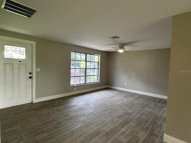 Building Photo - 2330 Lee Terrace