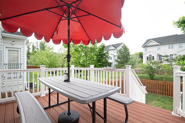 Foto del edificio - 15446 Painters Cove Way