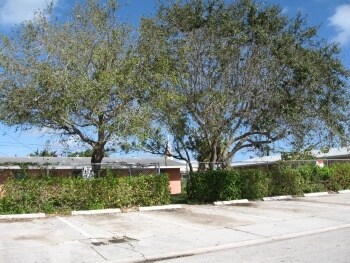 Foto del edificio - The Pines Apartments