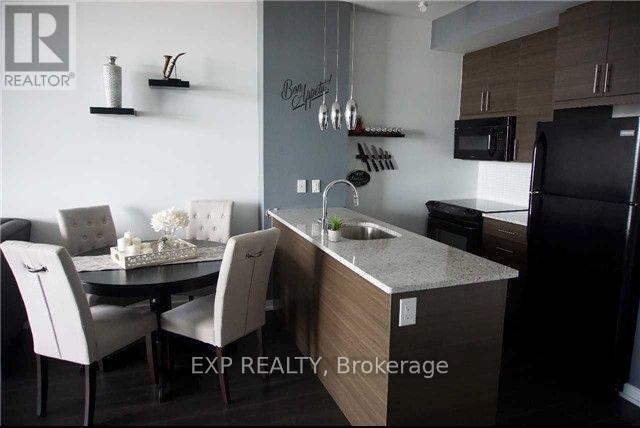 Building Photo - 70 Forest Manor Rd