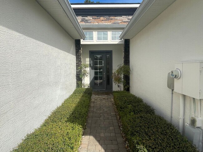 Foto del edificio - Beautiful 3 Bedroom 3 Bathroom home in Pla...