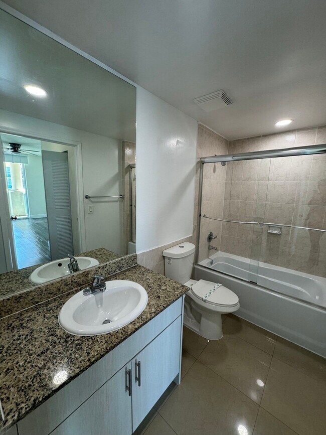 Foto del edificio - 17000 N Bay Rd