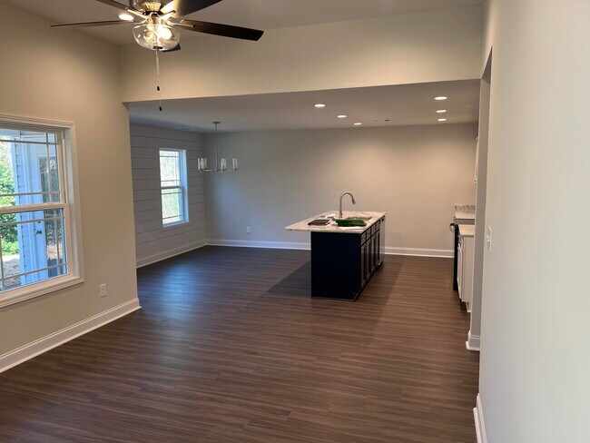 Building Photo - 139 Red Tail Cir