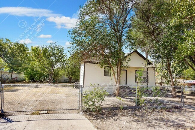 Building Photo - 2 br, 1 bath House - 2530 W Salinas