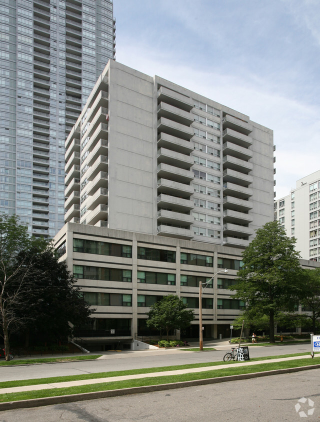 Photo du bâtiment - Holly Square Apartments