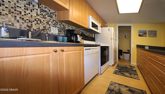 Building Photo - 1571 S Atlantic Ave