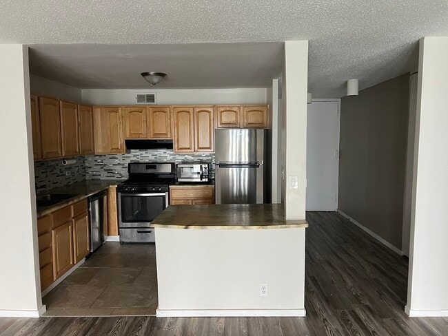 Building Photo - 6700 S South Shore Dr