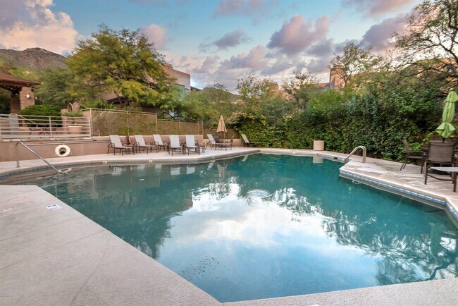 Building Photo - 6655 N Canyon Crest Dr