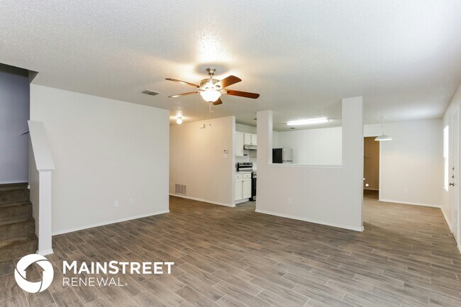 Foto del edificio - 6816 Meadow Way Ln