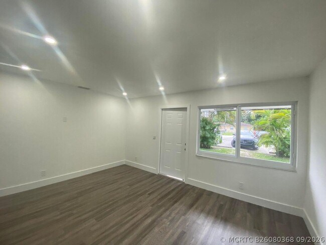 Foto del edificio - 4683 Hairland Dr