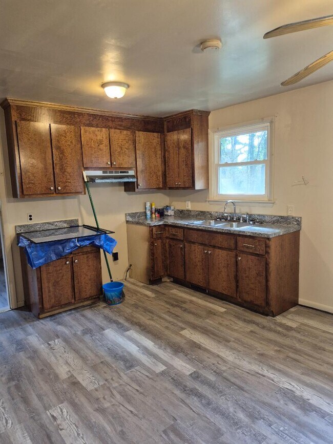 Building Photo - 1760 Halcun Dr