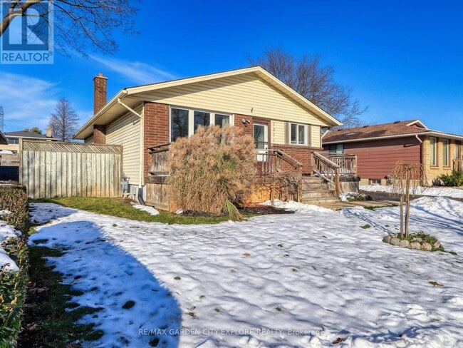 Photo du bâtiment - 7371 N Dorset Pl