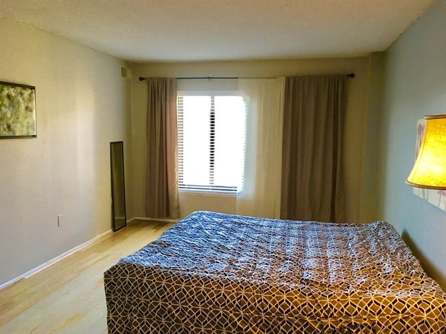 Main Bedroom 2 - 4500 S Four Mile Run Dr