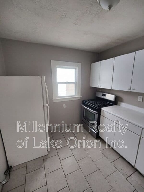 Building Photo - 140 Summit St