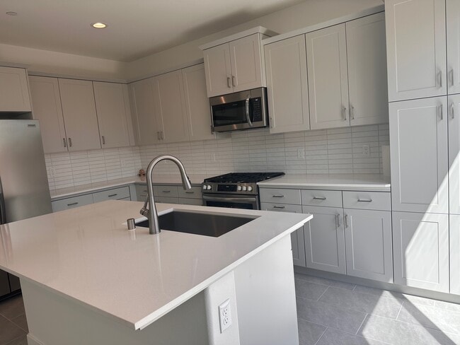 Building Photo - 696 Philip Way