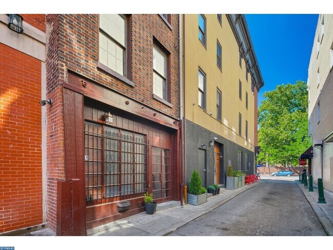 Building Photo - 4 S Strawberry St