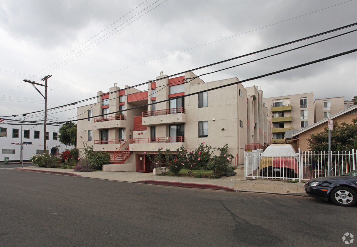 Foto del edificio - Natalie Court Luxury Apartments