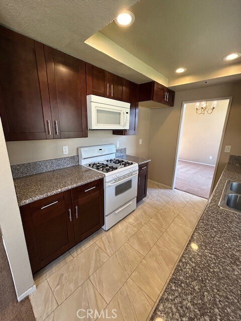 Foto del edificio - 13646 Kings Canyon Ct