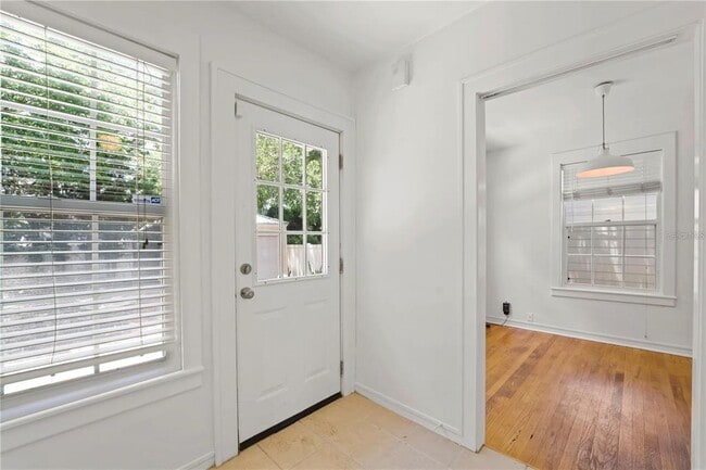 Building Photo - 3918 W Santiago St