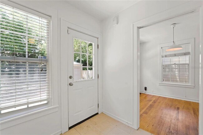 Foto del edificio - 3918 W Santiago St