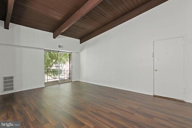 Foto del edificio - 11406 Cherry Hill Rd