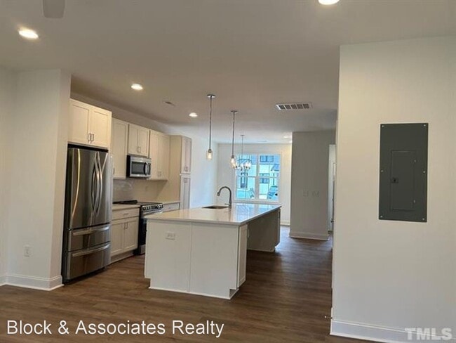 Building Photo - 3 br, 2.5 bath House - 5710 Parker Pines C...