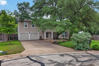 Building Photo - 1202 Knollpark Cir