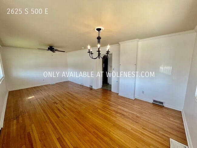 Building Photo - Fantastic 2 Bedroom Salt Lake Home! No Dep...