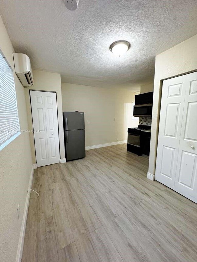 Foto del edificio - 2731 NW 1st St