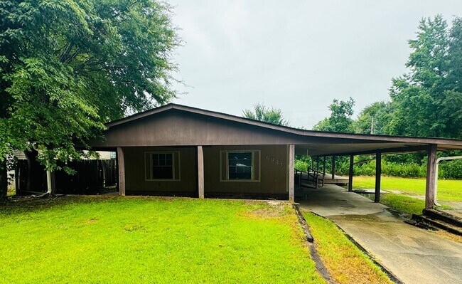 Foto del edificio - 6841 Klug Pines Rd