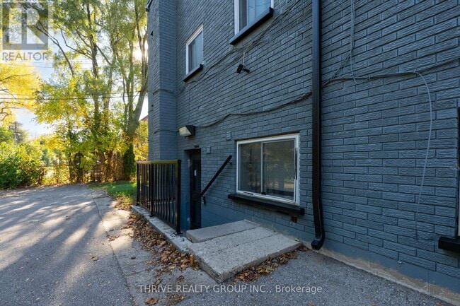 Building Photo - 153 Godfrey Dr