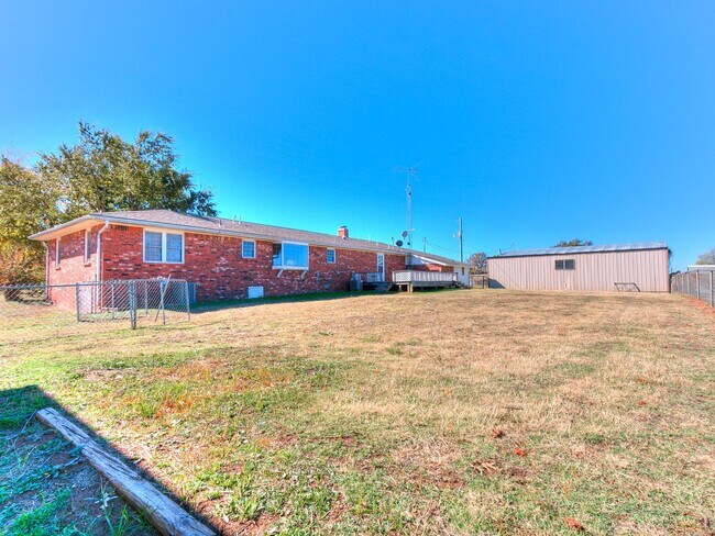 Building Photo - Beautiful 3 bed 2.5 bath home in the Country