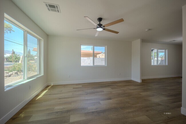 Foto del edificio - 818 W 7th St