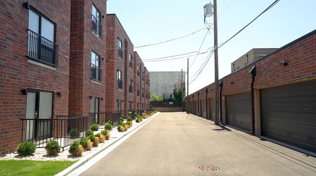 Building Photo - 2128 N Nashville Ave