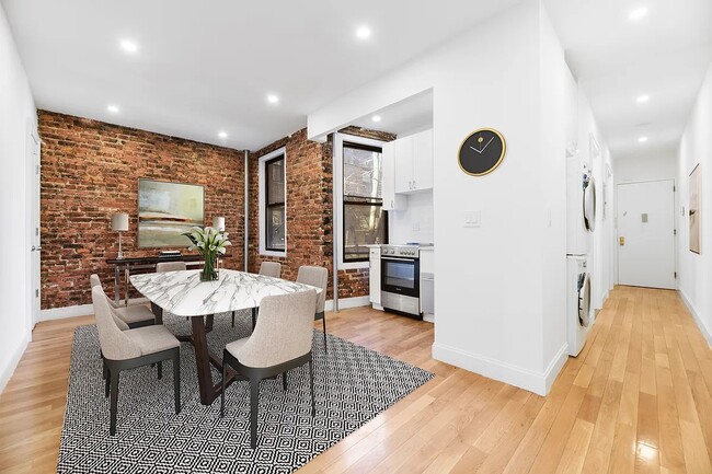 Foto del edificio - 443 E 88th St