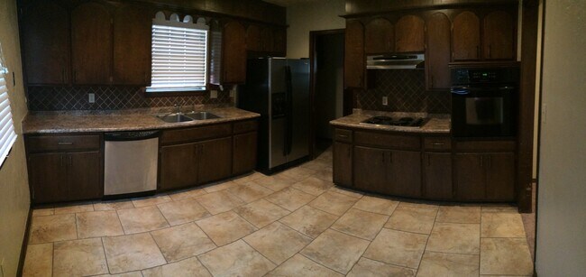 Foto del edificio - Beautiful Remodeled Home.  Available now.